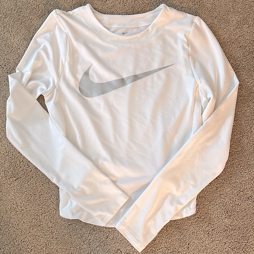 NWOT Nike pullover